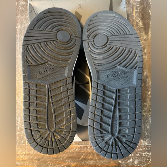 Jordan 1 Low OG "Shadow" shoes - Picture 4 of 6